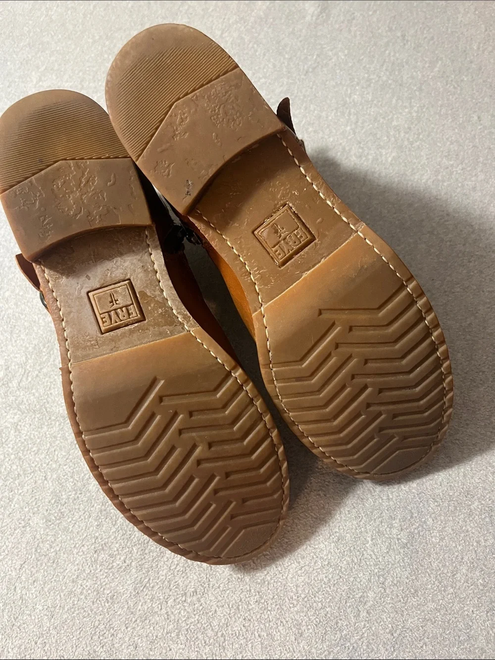 Frye premium cognac